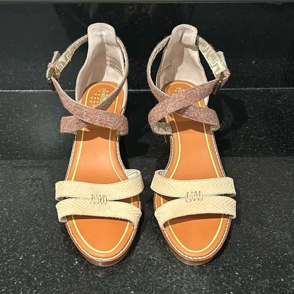 Pendleton Womens Baylands Wedge Sandals, Beige size 11 shoes